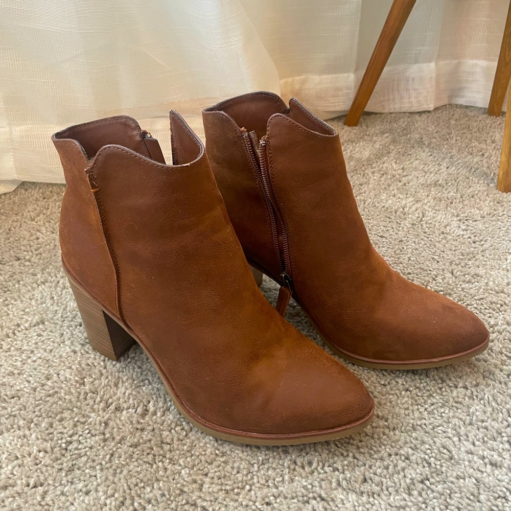 MIA Boots - New Condition - Size 9.5